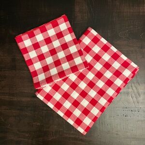 Red and White Checkered large tablecloth and matching set of 8 Napkins - NWOT